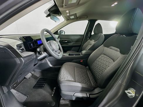 Used 2025 Nissan Kicks SV image 13