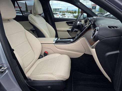 Used 2025 Mercedes-Benz GLC 350e 4MATIC image 27
