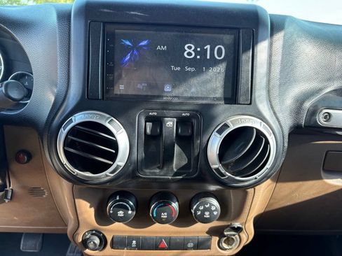 Used 2011 Jeep Wrangler Sahara w/ Connectivity Group AWD/4WD image 20