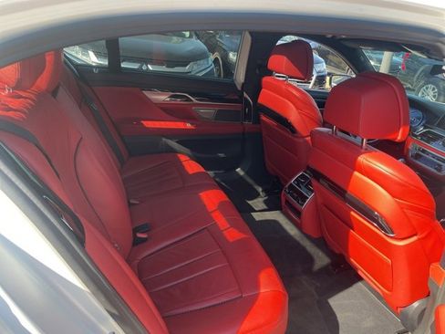 Used 2018 BMW 750i image 10
