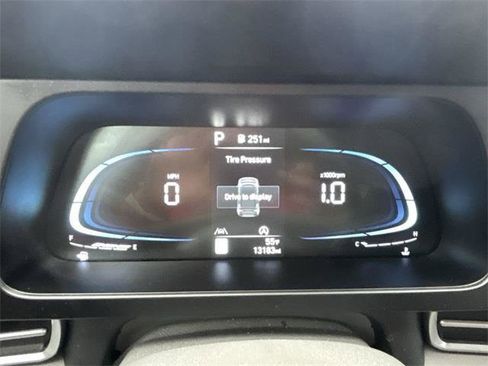 Certified 2025 Hyundai Elantra SE image 15