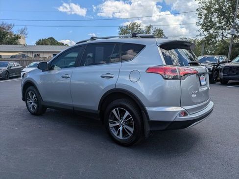 Used 2018 Toyota RAV4 XLE AWD/4WD image 6