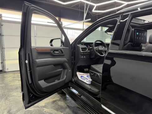 Used 2026 GMC Yukon Denali w/ Denali Reserve Package AWD/4WD image 9