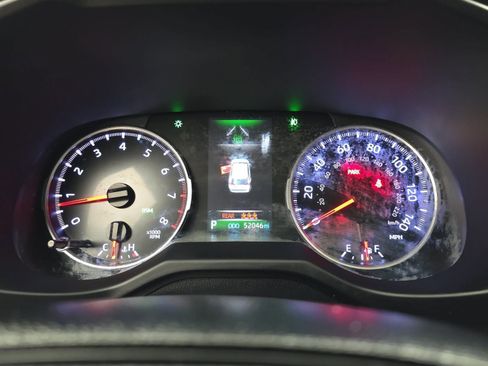 Used 2021 Toyota RAV4 XLE w/ Convenience Package FWD image 16