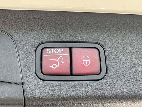 Used 2025 Mercedes-Benz GLS 450 4MATIC image 12
