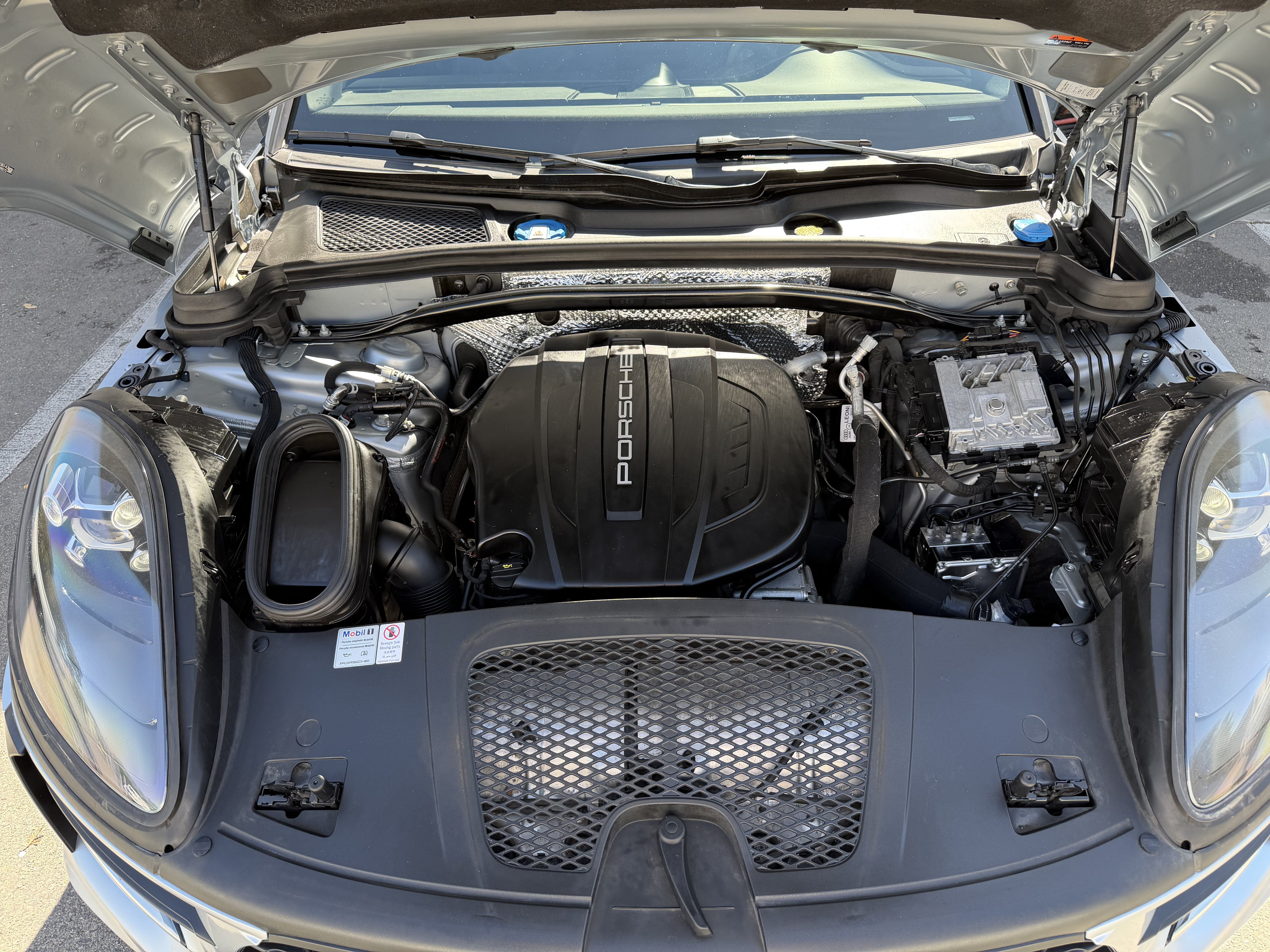 Used 2020 Porsche Macan AWD/4WD image 33