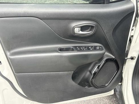 Used 2020 Jeep Renegade Altitude FWD image 10