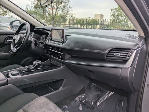 Used 2024 Nissan Rogue SV image 33