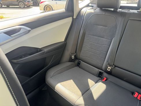 Used 2025 Volkswagen Taos SE image 39