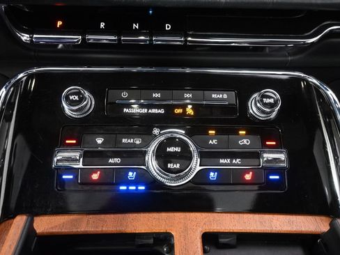 Certified 2024 Lincoln Navigator Black Label AWD/4WD image 32