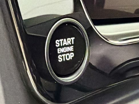 Used 2025 Porsche Cayenne Coupe image 31