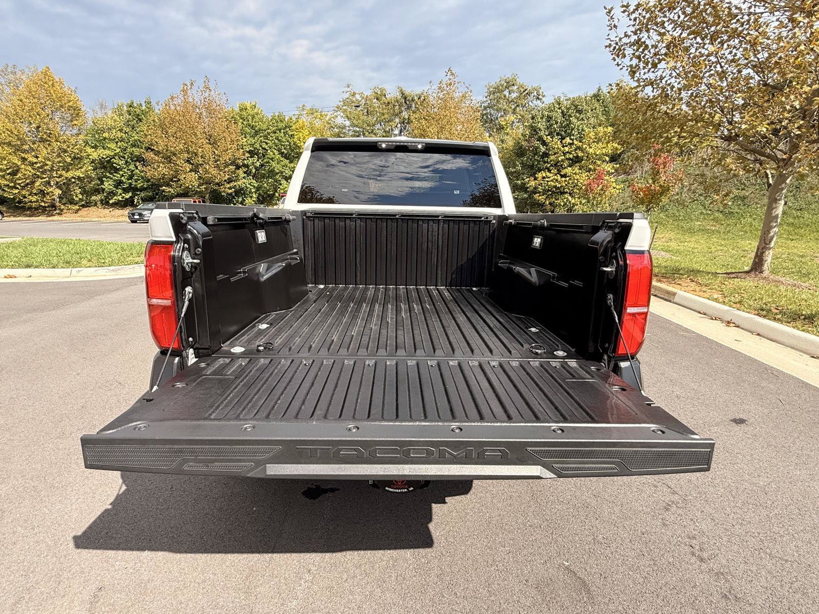 Used 2024 Toyota Tacoma SR w/ SR Upgrade Package RWD image 17