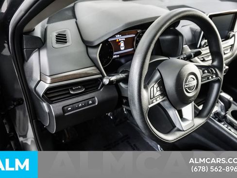 Used 2025 Nissan Altima 2.5 SV FWD image 31