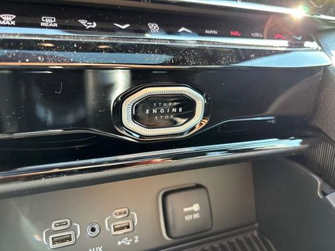 New 2026 Jeep Grand Cherokee Altitude AWD/4WD image 17
