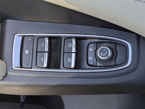 Used 2022 Subaru Ascent Limited w/ Technology Package image 21