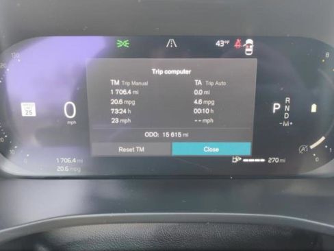 Used 2023 Volvo XC40 B5 Plus w/ Driver Assist Package image 7