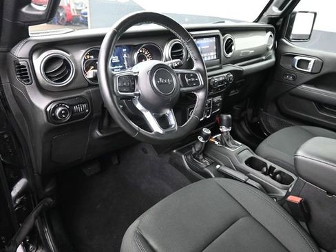 Used 2021 Jeep Gladiator Overland w/ Cold Weather Group image 9