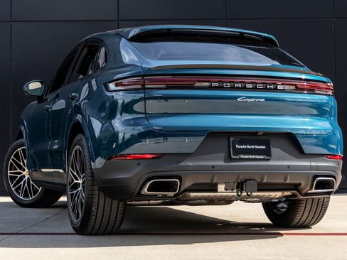 Certified 2025 Porsche Cayenne Coupe AWD/4WD image 3