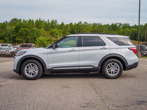 Certified 2025 Ford Explorer Active RWD image 4
