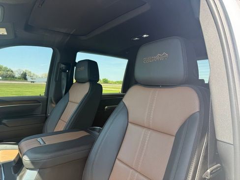 Used 2025 Chevrolet Silverado 2500 High Country w/ High Country Premium Package AWD/4WD image 31