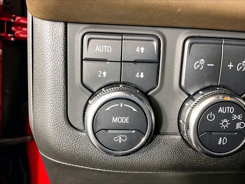 Certified 2025 GMC Yukon XL Denali Ultimate w/ LPO, Floor Liner Package AWD/4WD image 35