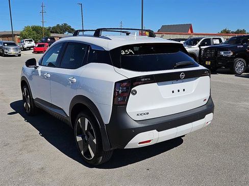 Used 2025 Nissan Kicks SR image 3