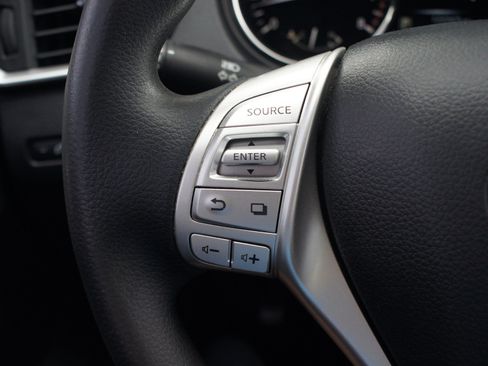 Used 2015 Nissan Rogue SV FWD image 8