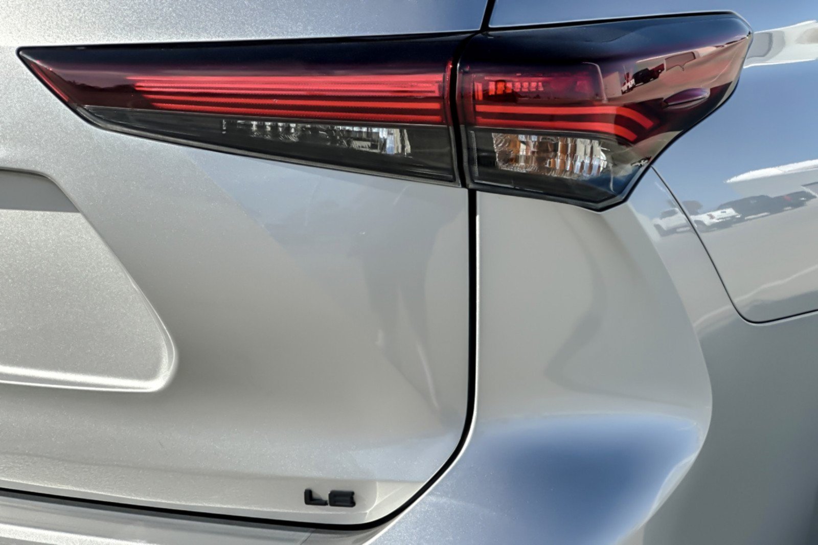 Used 2024 Toyota Highlander LE FWD image 27