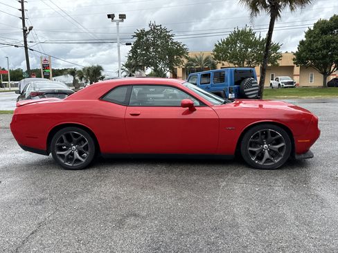 Used 2019 Dodge Challenger R/T RWD image 8