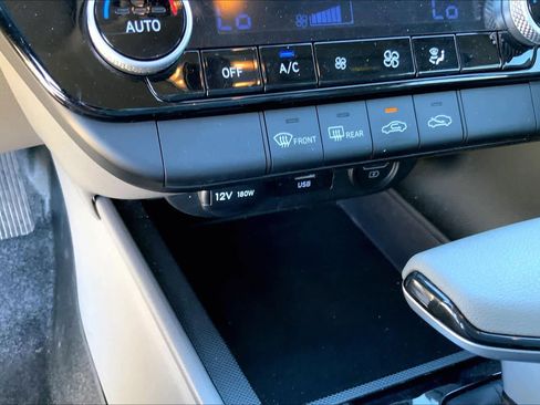 Used 2022 Hyundai Elantra SEL image 30