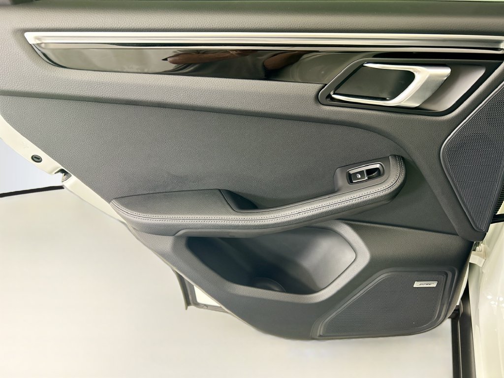 Certified 2023 Porsche Macan AWD/4WD image 26