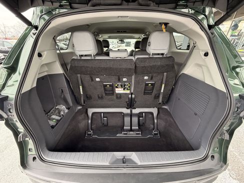 Used 2024 Toyota Sienna XLE image 40