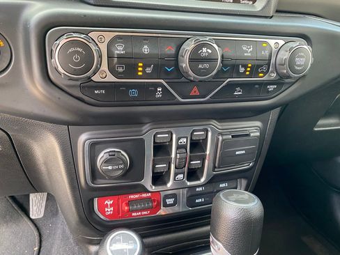 Used 2022 Jeep Wrangler Unlimited Rubicon 4xe w/ Cold Weather Group image 29