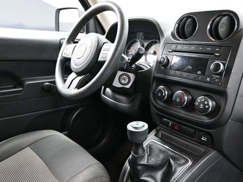 Used 2015 Jeep Patriot Sport FWD image 17
