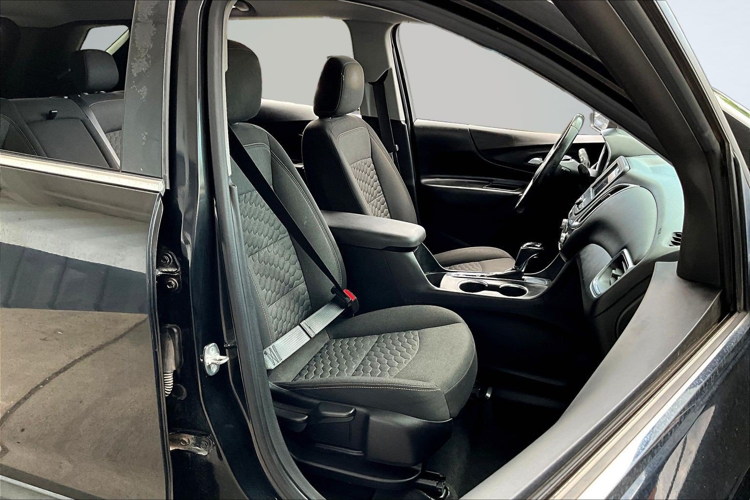 Used 2020 Chevrolet Equinox LT FWD image 28