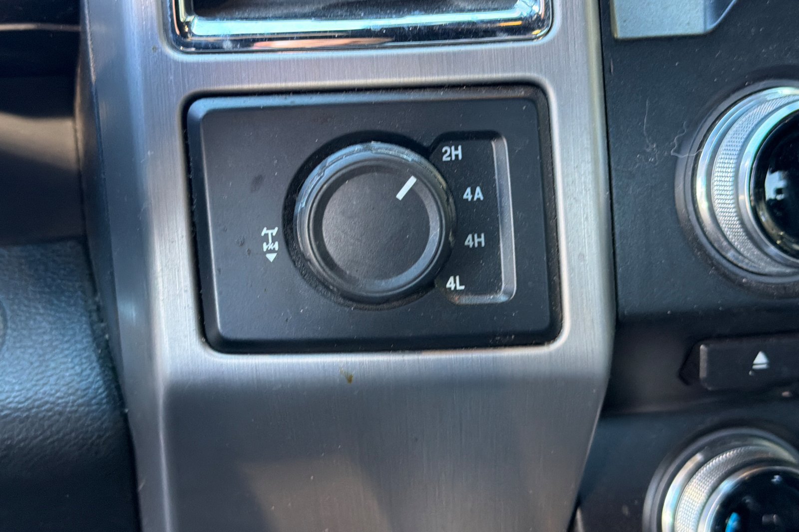 Used 2015 Ford F150 Platinum w/ Technology Package AWD/4WD image 30