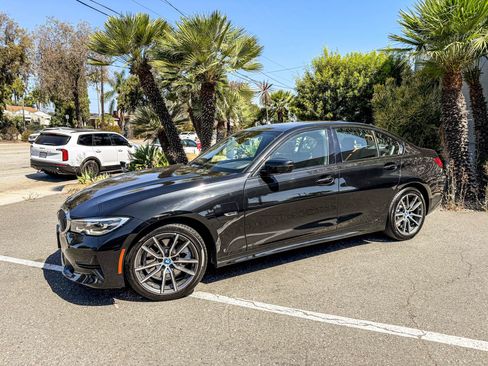 Used 2022 BMW 330e w/ Driving Assistance Package RWD image 5