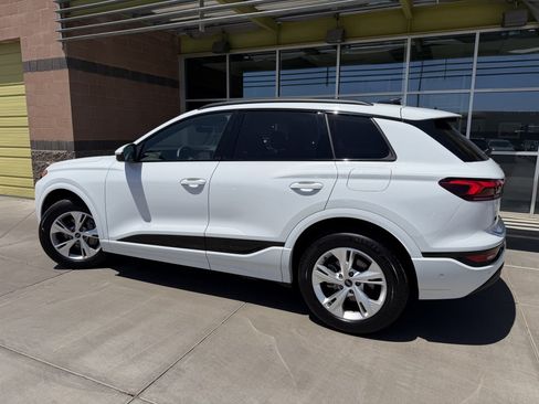 Used 2025 Audi Q6 e-tron Premium w/ Convenience Package RWD image 5