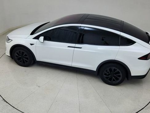 Used 2023 Tesla Model X image 82