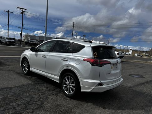 Used 2018 Toyota RAV4 Platinum image 3