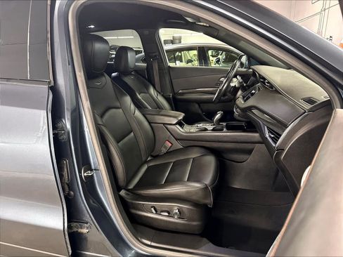 Used 2019 Cadillac XT4 Sport w/ Cold Weather Package FWD image 10