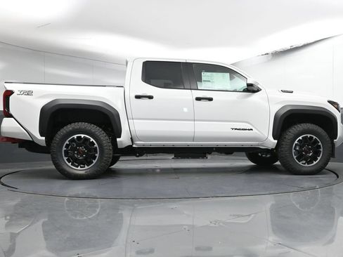 Used 2025 Toyota Tacoma TRD Off-Road AWD/4WD image 29