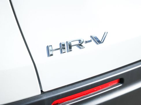Used 2025 Honda HR-V LX image 9