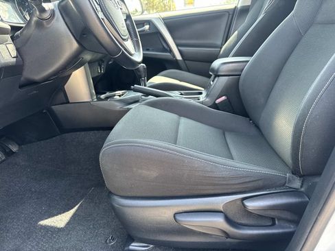 Used 2017 Toyota RAV4 XLE FWD image 19