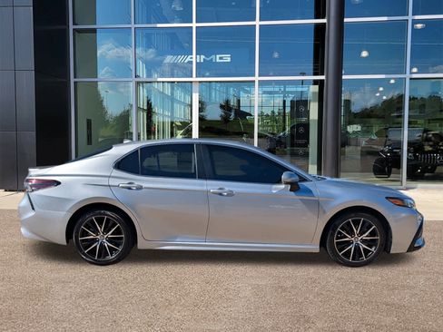 Used 2023 Toyota Camry SE image 4