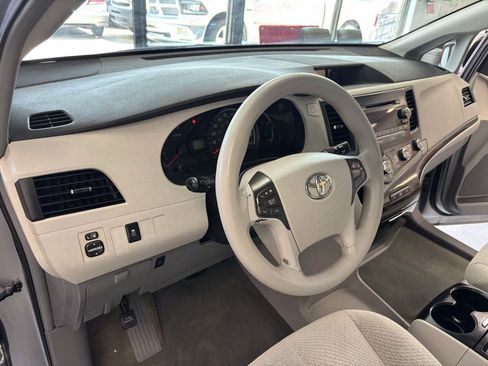 Used 2011 Toyota Sienna LE FWD image 13