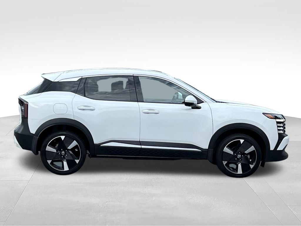Used 2025 Nissan Kicks SR FWD image 4