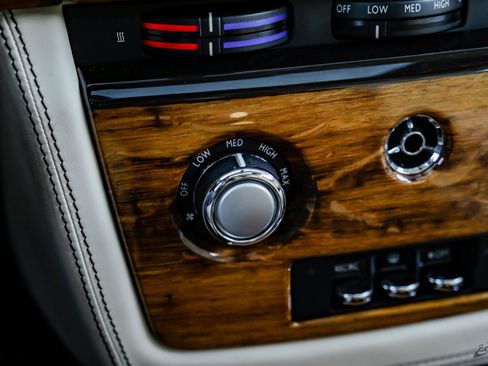 Used 2014 Rolls-Royce Phantom Sedan image 53