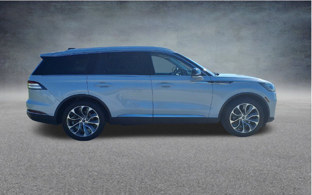 Used 2025 Lincoln Aviator Reserve RWD image 8