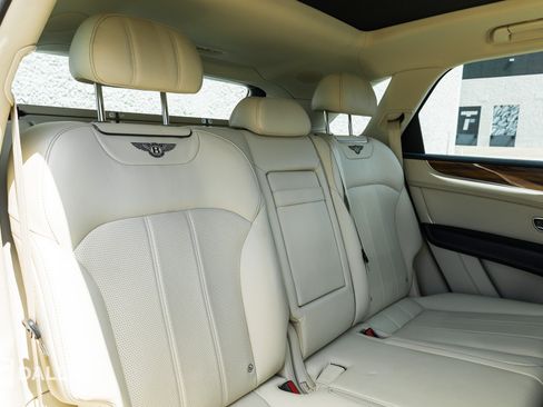 Used 2019 Bentley Bentayga AWD/4WD image 36
